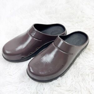 OOFOS Unisex OOcloog Luxe Clogs